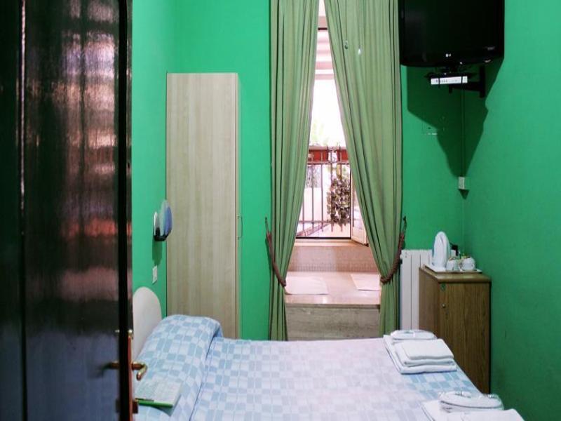 Pensionat Alessandro A San Pietro Bed Rom